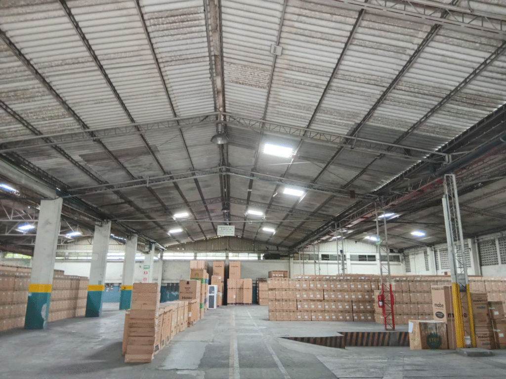 estructura metálica comercial